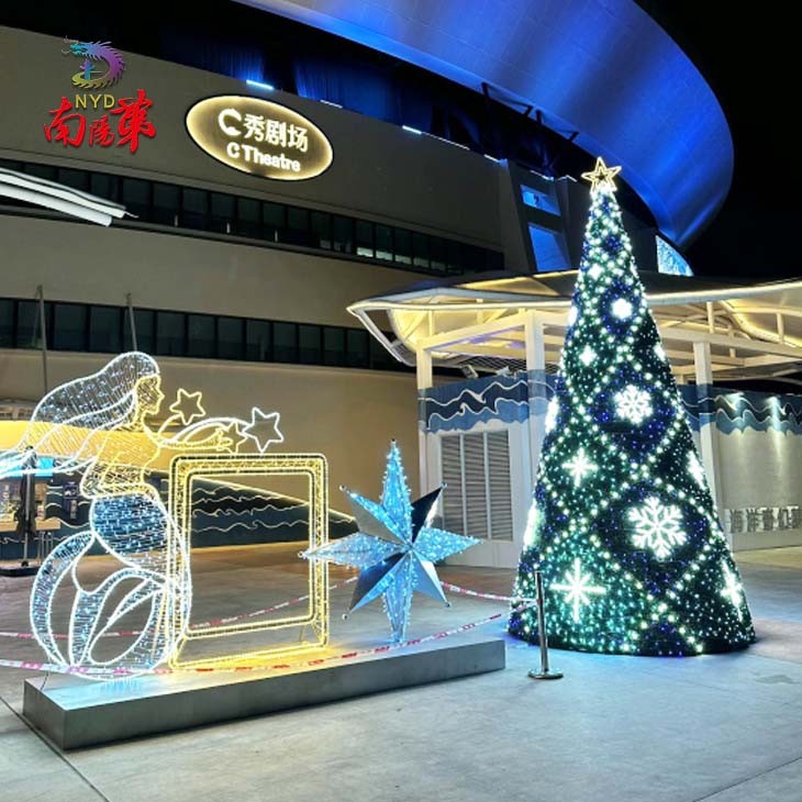 Large Outdoor Artificial Trees with Lights Large Outdoor Artificial Trees with Lights