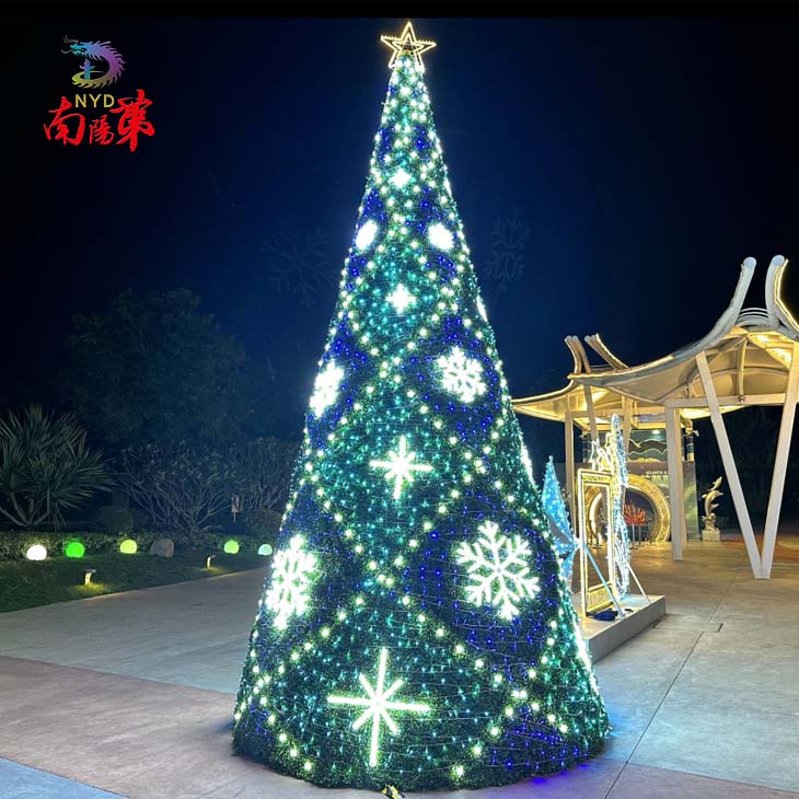Large Christmas Tree With Lights Large Christmas Tree With Lights