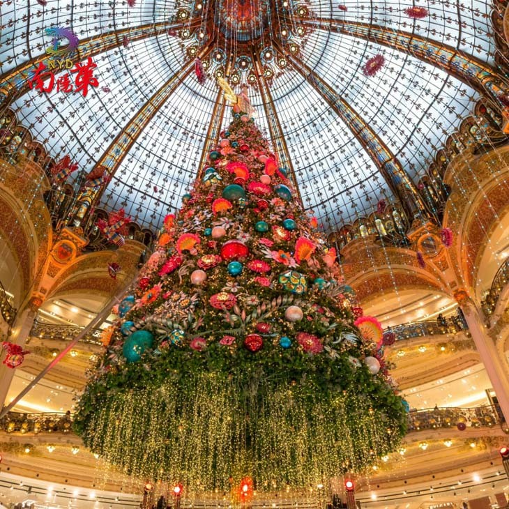 Hanging Luxury Artificial Christmas Trees Hanging Luxury Artificial Christmas Trees
