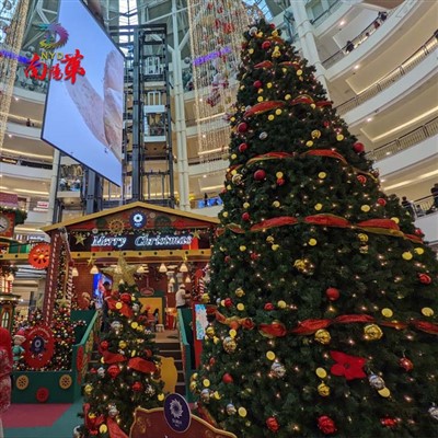 Uayt minorasi Rojdestvo daraxtlari